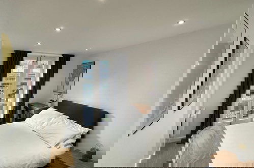 Foto 8 - Stunning 3BD Maisonette W/balcony - Old Street!