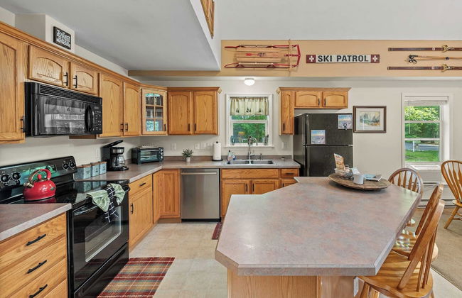 Alpine Serenity by Avantstay Beach + Lake Access Theater, Deck, Playroom - Foto 12