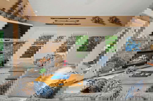 Foto 55 - Alpine Serenity by Avantstay Beach + Lake Access Theater, Deck, Playroom