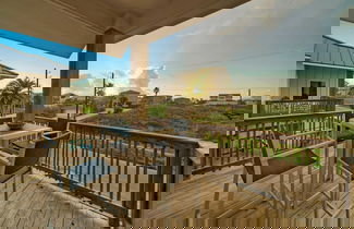 Foto 2 - Wild Horse by Avantstay Walk to Beach + Pool