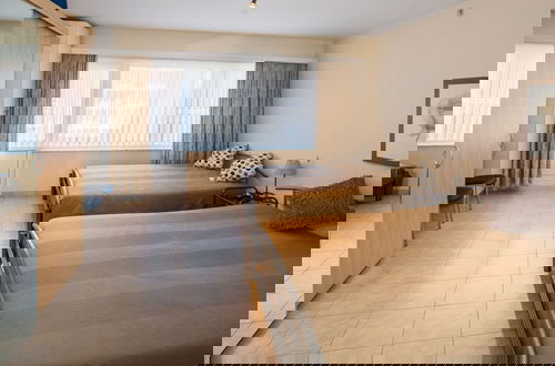 Foto 2 - Apartment With Frontal Sea-views