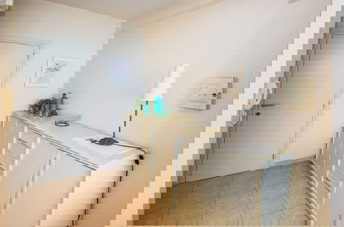 Foto 8 - Apartment With Frontal Sea-views