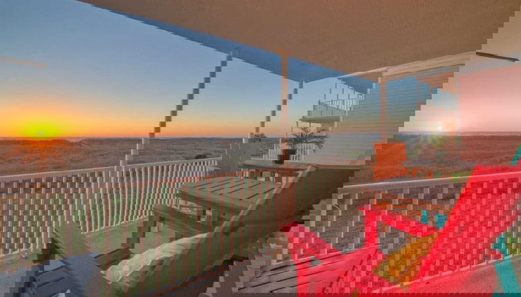 Foto 1 - Walk to Sandfest, Beach Boardwalk, Gulf Views, Pool Beach Please! by Avantstay