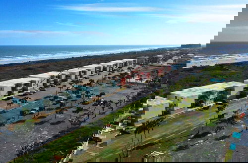Foto 6 - Walk to Sandfest, Beach Boardwalk, Gulf Views, Pool Beach Please! by Avantstay