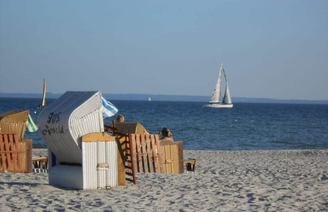 With Beach Chair & Sea... - Foto 1