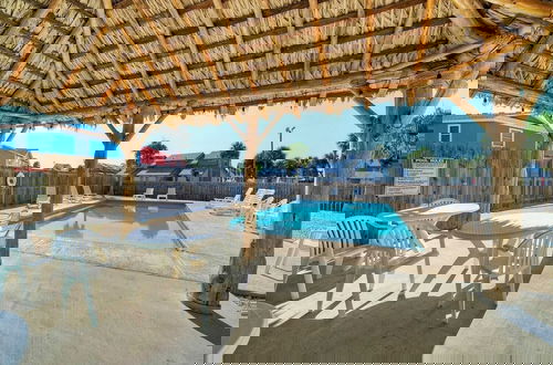 Foto 1 - 2 Blocks to the Beach, Pool, Patio w/ Bar Awave From it All by Avantstay
