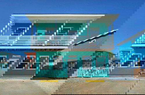 Foto 42 - 2 Blocks to the Beach, Pool, Patio w/ Bar Awave From it All by Avantstay