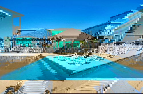 Foto 25 - 2 Blocks to the Beach, Pool, Patio w/ Bar Awave From it All by Avantstay