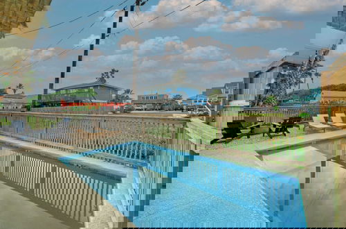 Foto 25 - New Build! Priv Pool, Firepit, Walk to the Beach Alright, Alright by Avantstay