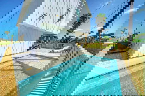 Foto 1 - New Build! Priv Pool, Firepit, Walk to the Beach Alright, Alright by Avantstay