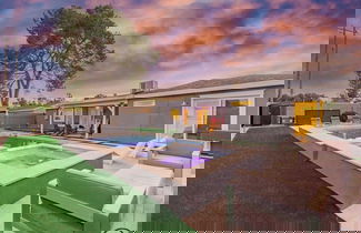 Foto 1 - Sunsets on 11th by Avantstay Resort-style Pool + Hot Tub Game Room