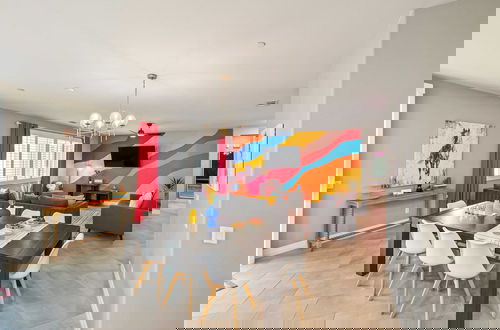 Photo 30 - Kaleidoscope by Avantstay Colorful Escape + Pool
