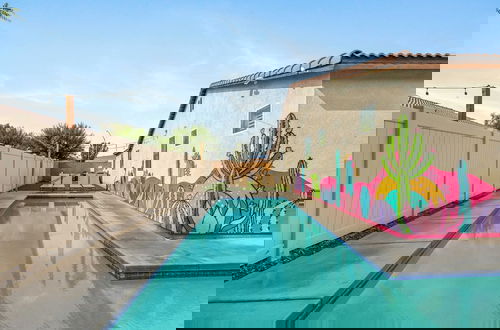 Photo 31 - Kaleidoscope by Avantstay Colorful Escape + Pool