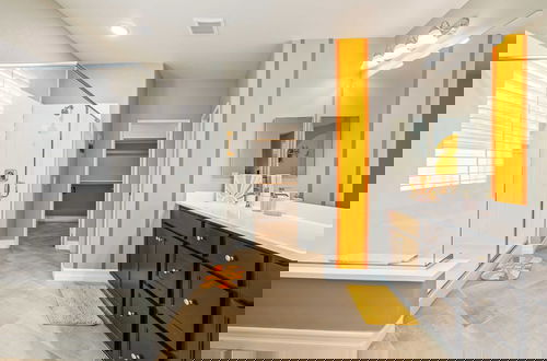 Photo 34 - Kaleidoscope by Avantstay Colorful Escape + Pool