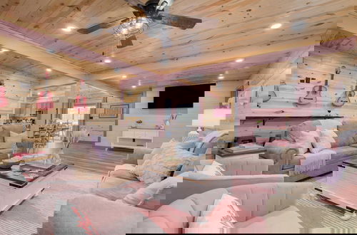Foto 7 - Pink Pines Avantstay Luxury Aesthetic Dream Home, Indoor Pool, Hot Tub