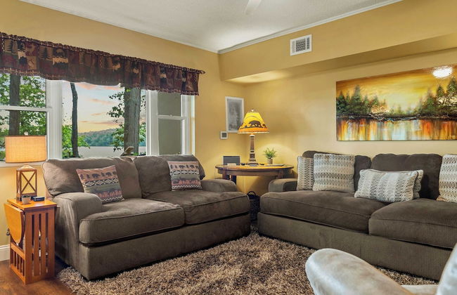 Boulder Lake-scape Lakefront Views + Firepit Central, Walkable Location - Foto 26