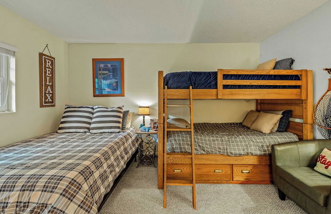 Boulder Lake-scape Lakefront Views + Firepit Central, Walkable Location - Foto 6