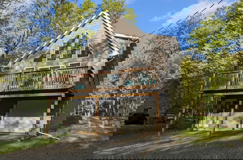 Foto 15 - Woodland Chalet by Avantstay Deck + Lake Access