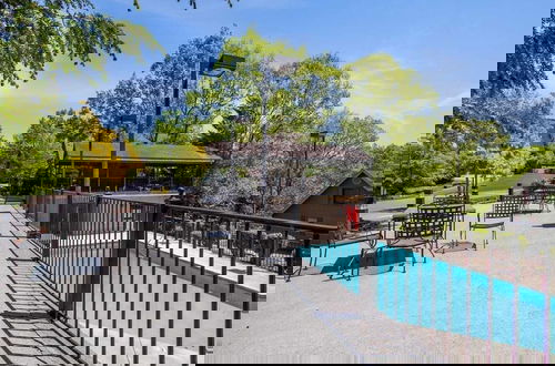 Foto 20 - The Wacky Woodpecker by Avantstay Game Room, Private Hot Tub, & Pool Access!