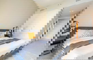Foto 2 - Luxe Condo with Stunning Skyline Views