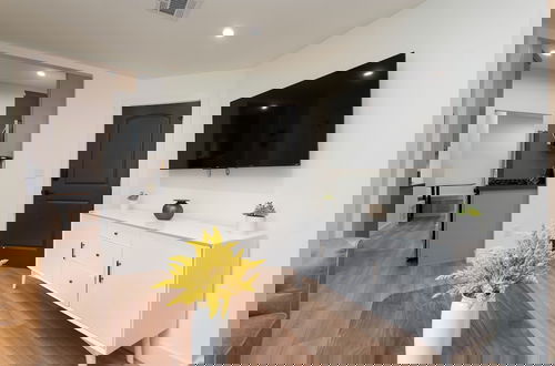 Foto 7 - Fun 5BR House Near DTLA