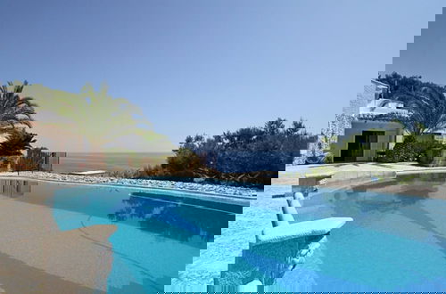 Foto 18 - Fantastic Villa With Private Swimming Pool, Garage, Bbq, Patio, Wifi and the sea