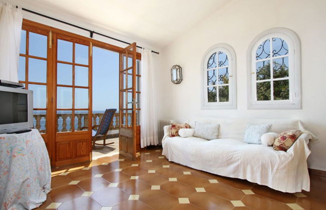 Fantastic Villa With Private Swimming Pool, Garage, Bbq, Patio, Wifi and the sea - Photo 9