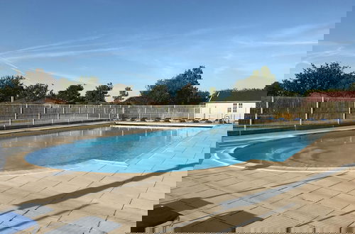 Foto 21 - Peaceful Holiday Home With Pool at Les Forges