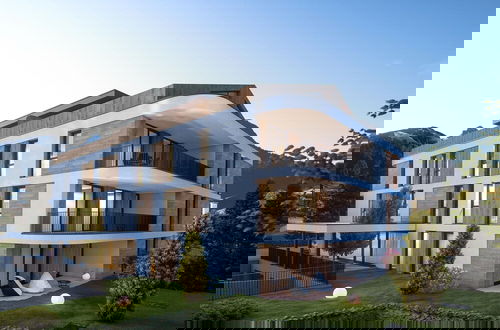 Foto 1 - Premium Apartment With Indoor Pool