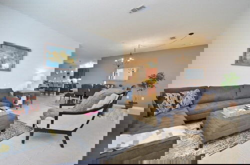Foto 21 - Beautiful Modern Condo, Near Parks-2012