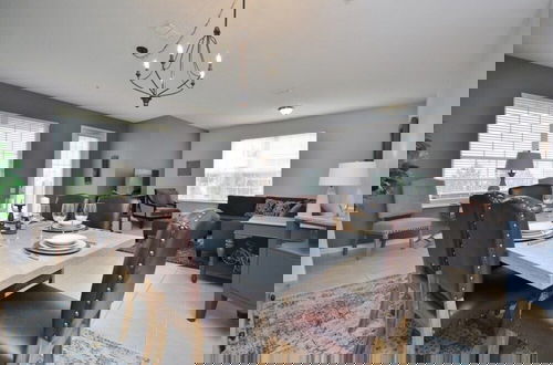 Foto 23 - Beautiful Modern Condo, Near Parks-2012