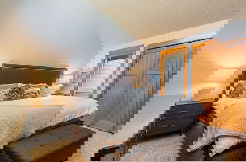 Photo 5 - Coastal Chic Beach Condo by Avantstay Balcony