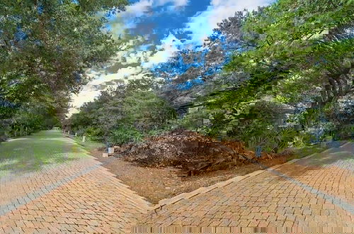 Foto 16 - Minutes to Beach + Community Pool; Modern Seacrest Beach Cottage