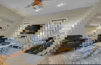 Foto 1 - Minutes to Beach + Community Pool; Modern Seacrest Beach Cottage