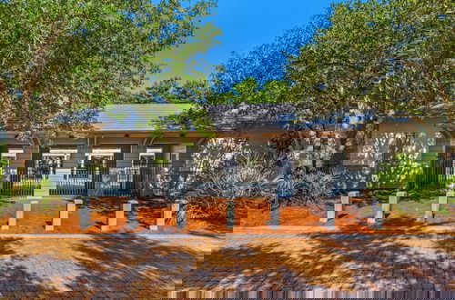 Foto 32 - Minutes to Beach + Community Pool; Modern Seacrest Beach Cottage