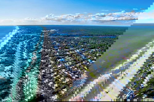 Foto 64 - Minutes to Beach + Community Pool; Modern Seacrest Beach Cottage