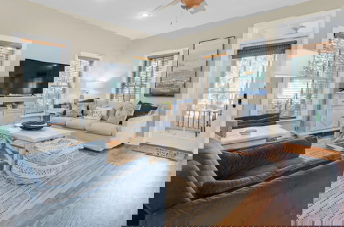 Foto 12 - Minutes to Beach + Community Pool; Modern Seacrest Beach Cottage