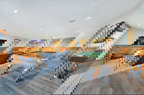 Photo 20 - Scarlet Lodge by Avantstay Game Room + Views