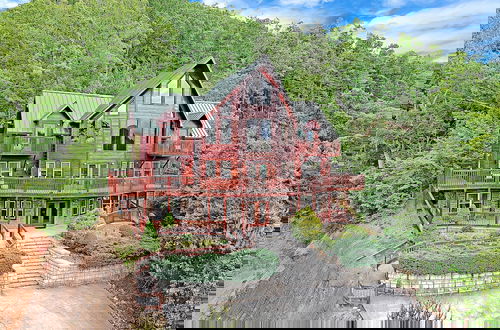 Photo 1 - Scarlet Lodge by Avantstay Game Room + Views