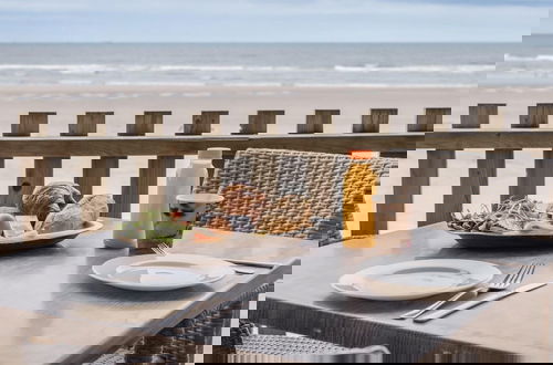 Photo 11 - Holiday Home on the Beach