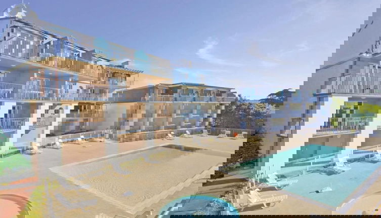 Foto 1 - Apartment With Pool and sea View in Brittany