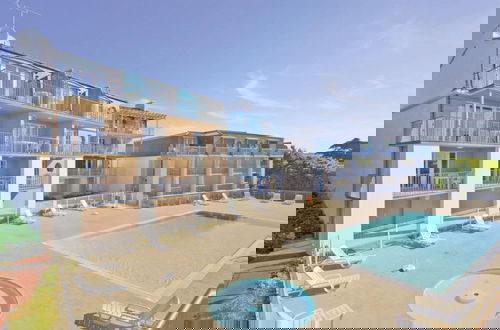 Foto 1 - Apartment With Pool and sea View in Brittany