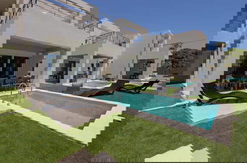 Photo 21 - Komos Villas by Airstay