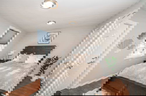 Photo 3 - The Covington Cottage Modern 2 BDR Charmer