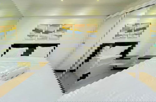 Foto 2 - Comfortable Stay Studio At Kebagusan City Apartment