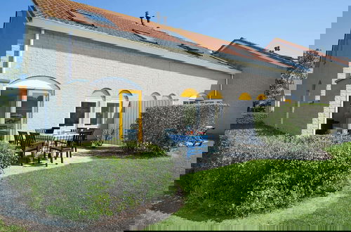 Foto 1 - Restyled Bungalow With 2 Bathrooms, Near the Beach
