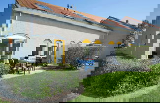 Foto 1 - Restyled Bungalow With 2 Bathrooms, Near the Beach