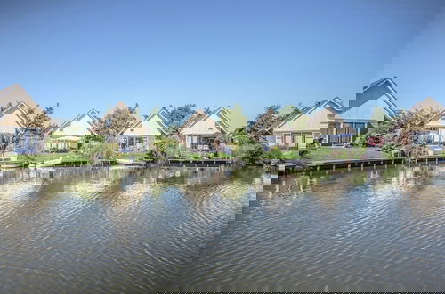 Foto 33 - Chic Stay by the Water