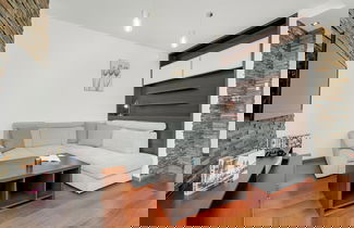 Foto 1 - Apartment With Game Console by Renters