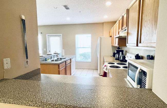 Lakeside Community, Pools, and More! - Foto 3